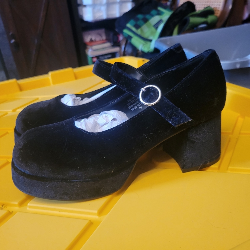 Delias Dolls Kill NEW Recess Junkie Mary Janes Sz 7 Black Velvet Gothic Academia - Picture 4 of 6